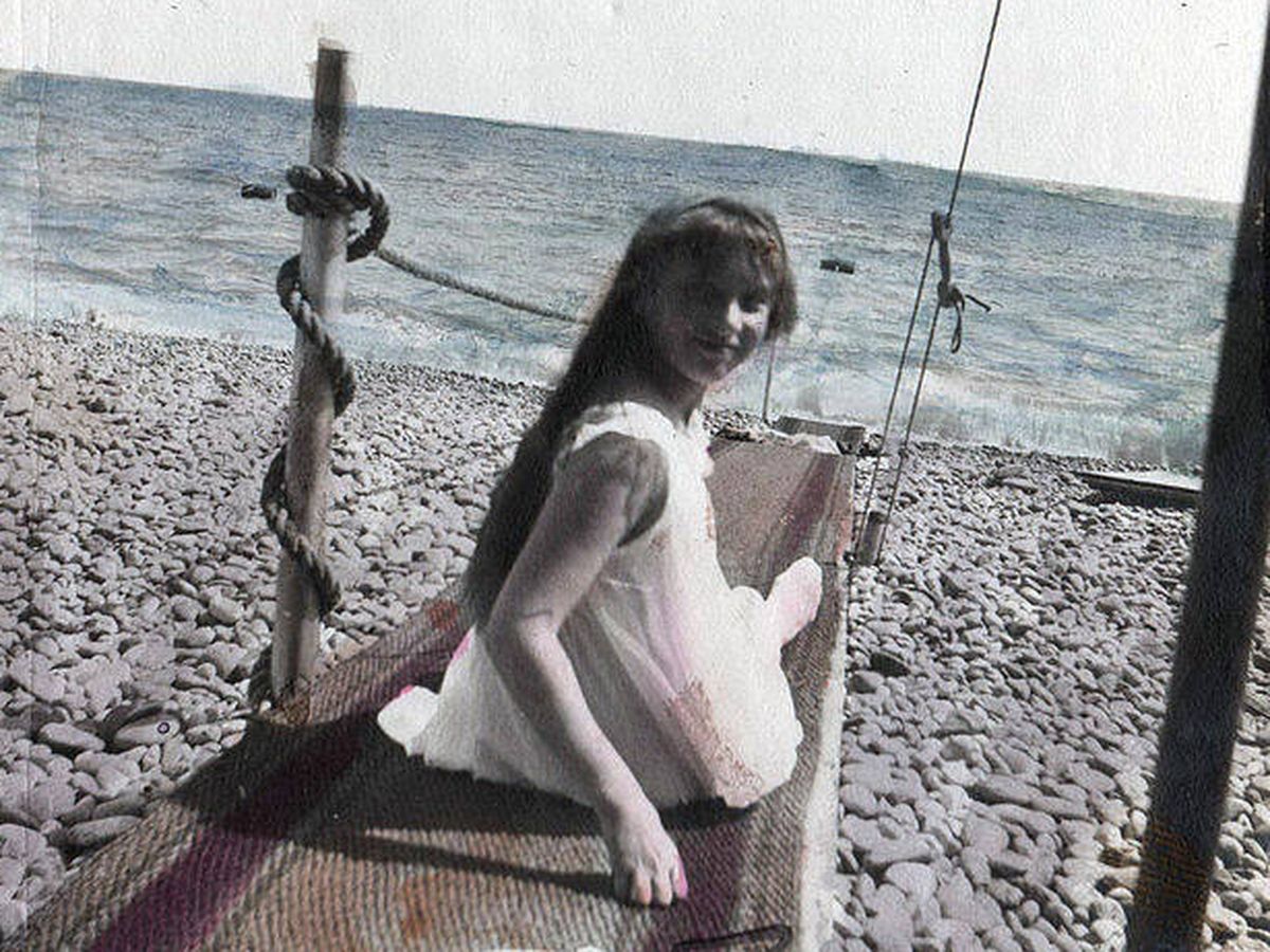 Foto: Una rara fotografía de Anastasia Romanov en la playa. (Wikimedia commons)