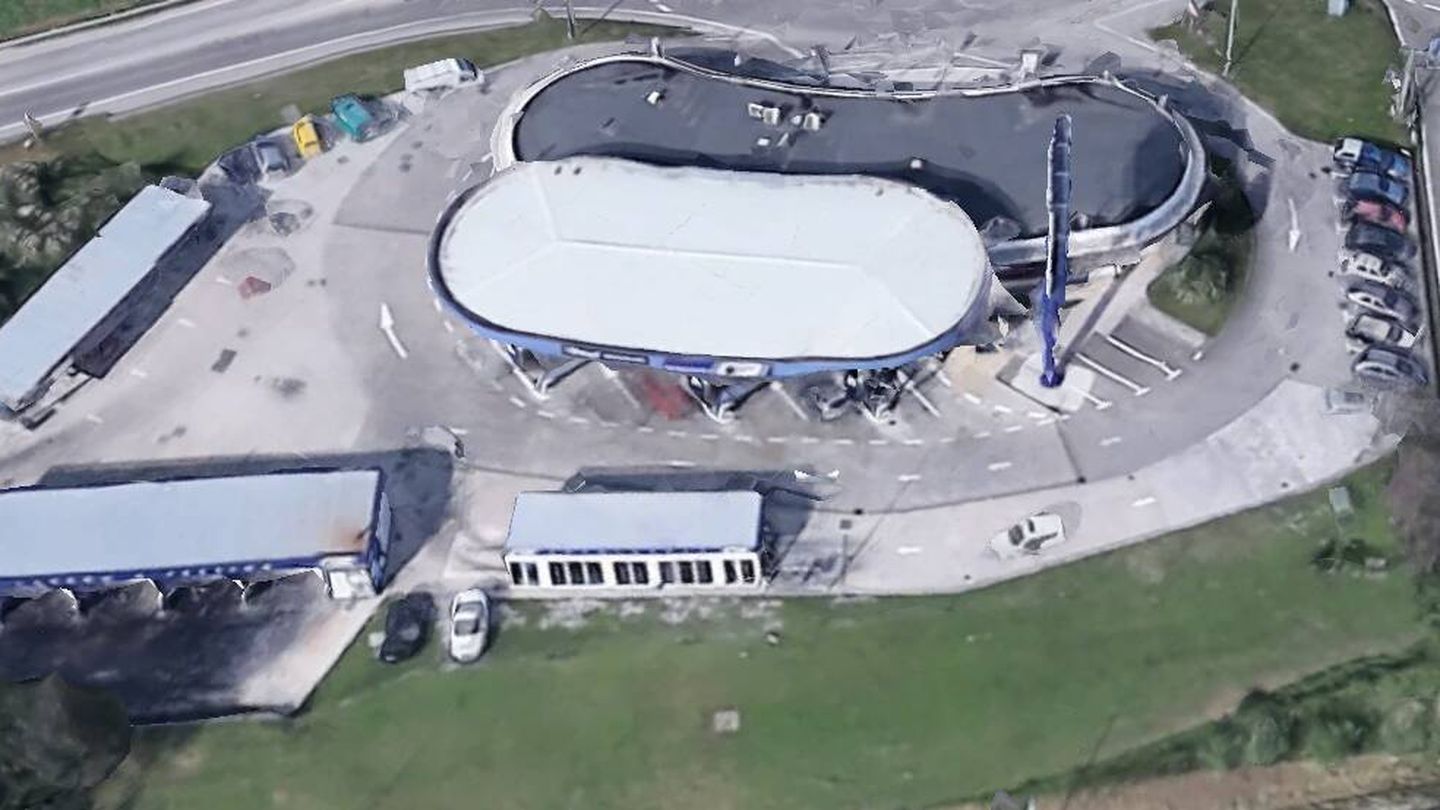 Vista aérea de la finca con la gasolinera que sale a subasta. (Google Earth)