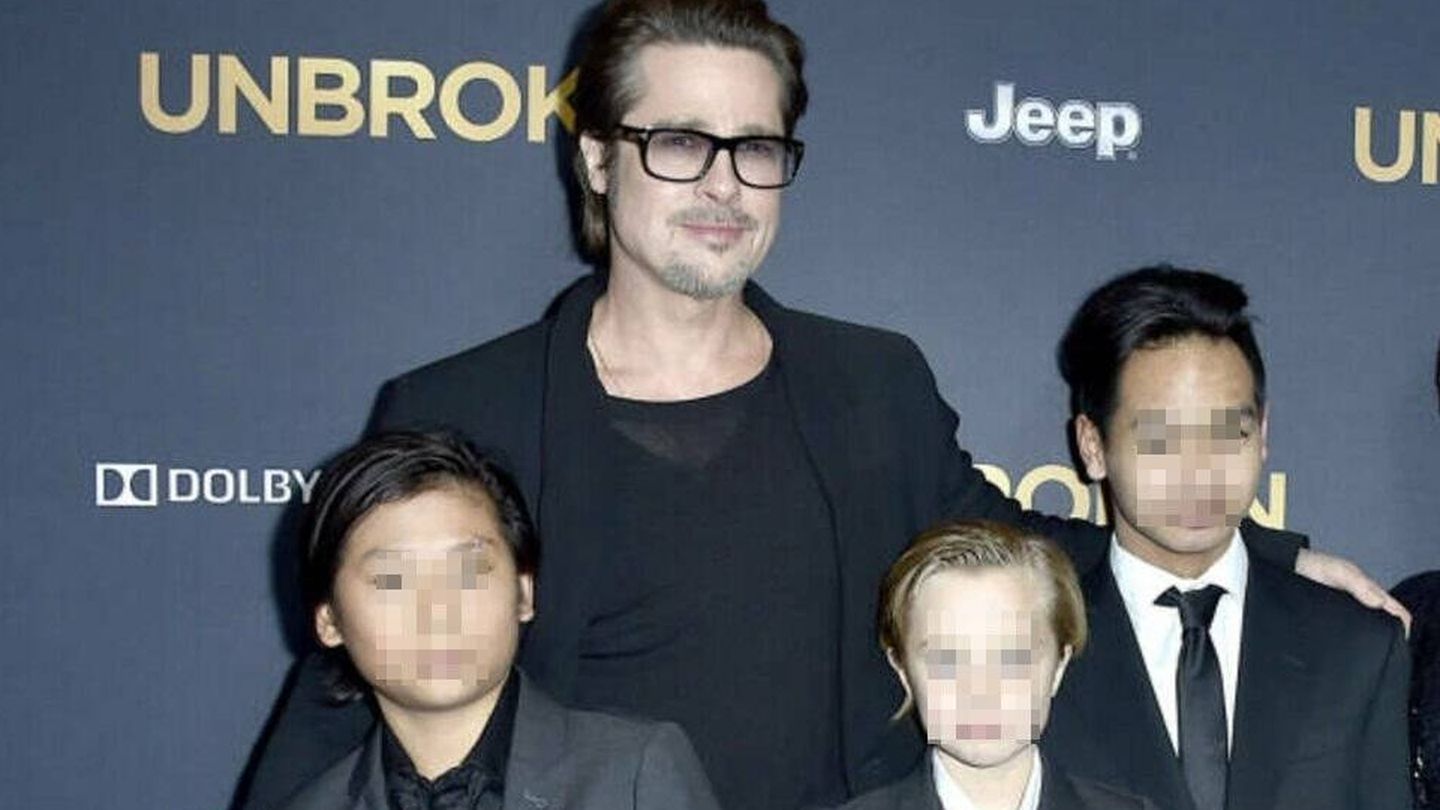 Brad Pitt, junto a sus hijos Pax Thien y Maddox. (Frazer Harrison para Getty)