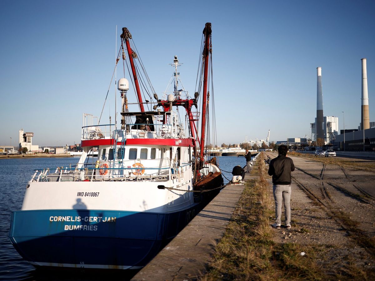 Foto: Uno de los barcos pesqueros británicos detenidos en Francia (EFE)
