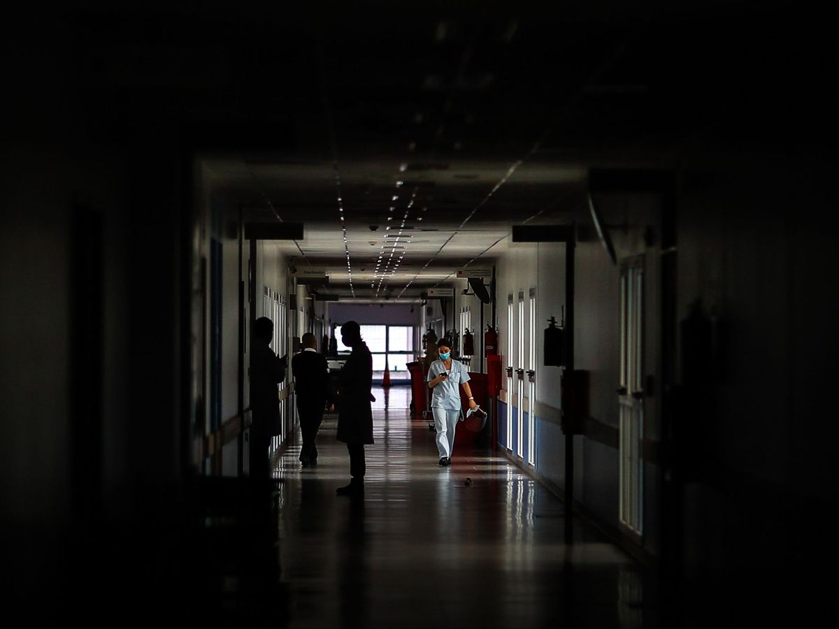 Foto: Vista del pasillo de un hospital. (EFE)
