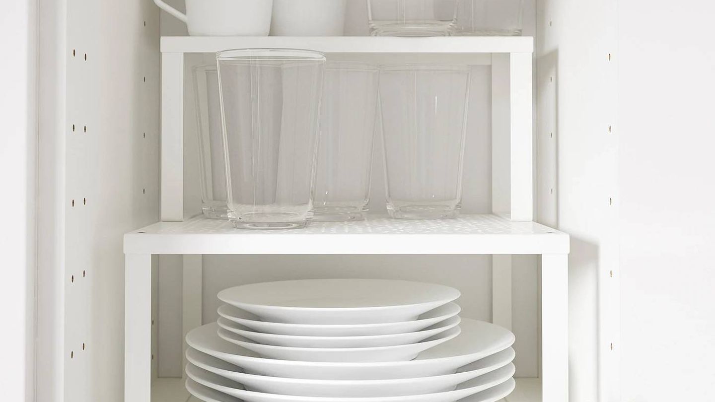 Multiplica el espacio de tus armarios gracias al estante VARIERA de Ikea. (Cortesía)