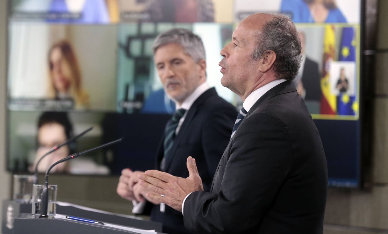 El ministro del Interior, Fernando Grande-Marlaska, y el ministro de Justicia, Juan Carlos Campo. (EFE)