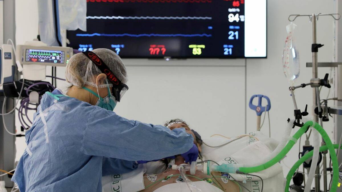 Los hospitalizados por covid en España bajan de 3.000 y muestran una pandemia en remisión