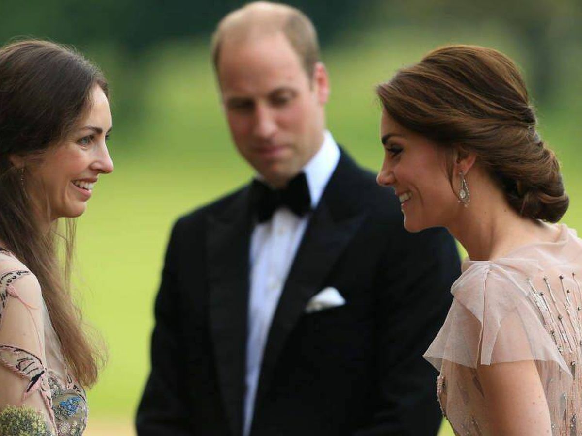 Foto: Rose Hanbury saluda a Kate Middleton en presencia del príncipe de Gales. (Getty)