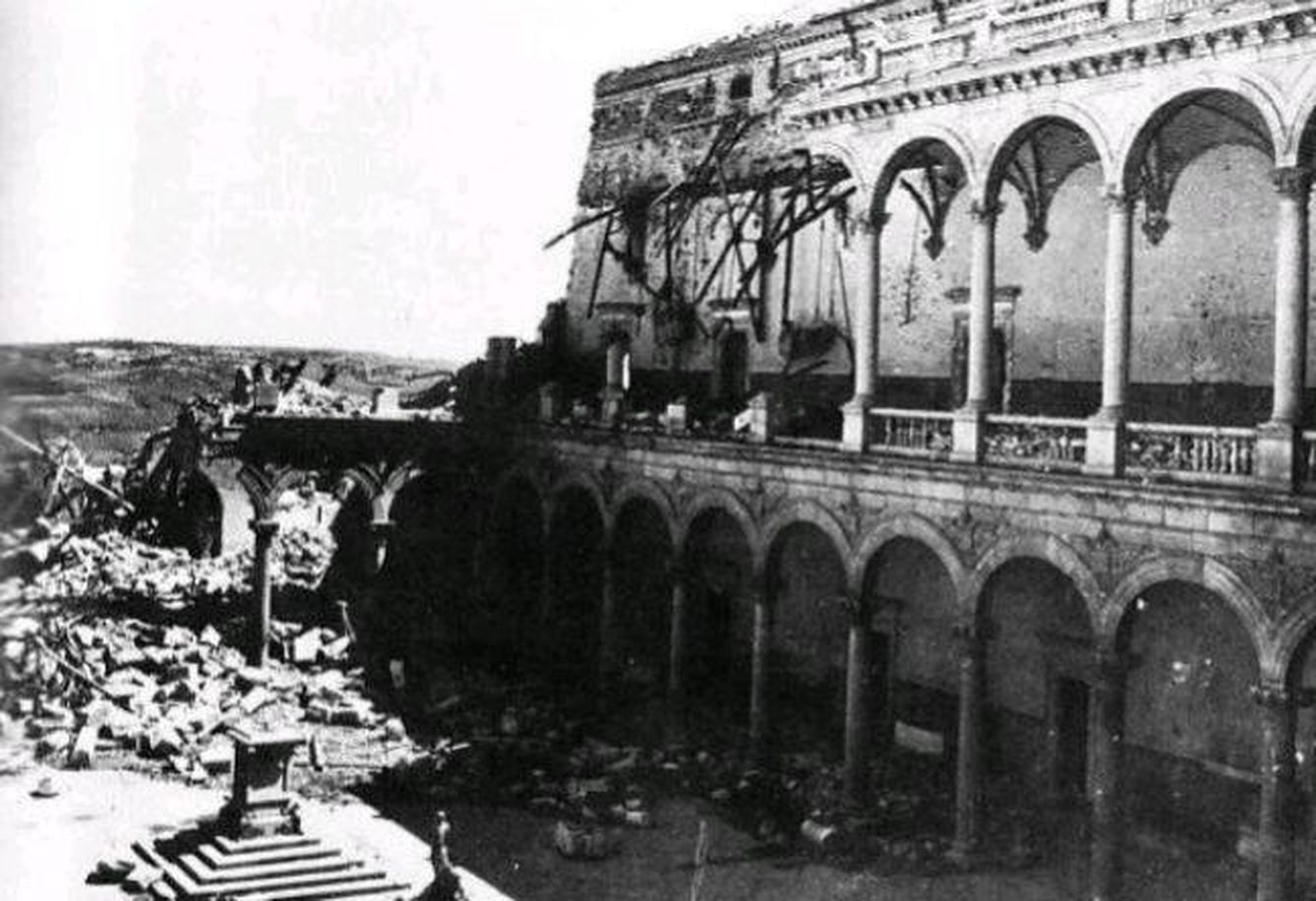 El Alcázar de Toledo poco después de terminar el asedio.