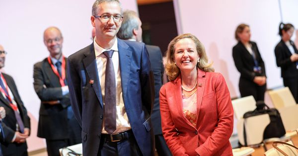 Foto: El gobernador del Banco de España, Pablo Hernández de Cos, junto a la ministra de Economía, Nadia Calviño (Efe)