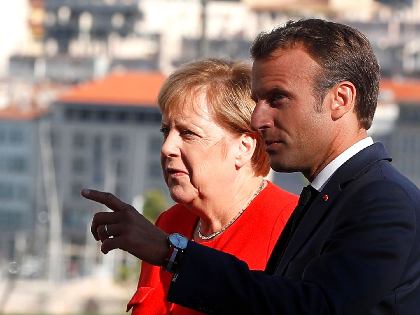 Merkel y Macron han forjado un entendimiento que prometía impulsar la UE, pero que puede quedarse en mantener a raya a los ultras (REUTERS)