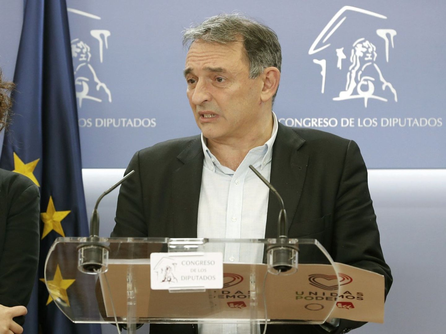 El diputado de IU Enrique Santiago, en una comparecencia en el Congreso, el pasado diciembre. (EFE)