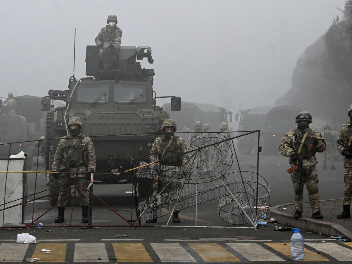 Foto: El Ejército en Almaty. (Reuters/Mariya Gordeyeva)