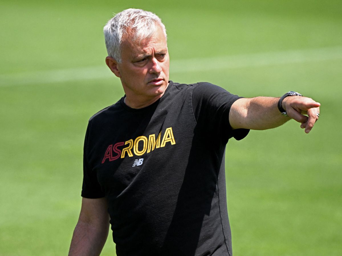 Foto: Mourinho, en un entrenamiento de la Roma. (Reuters/Alberto Lingria)