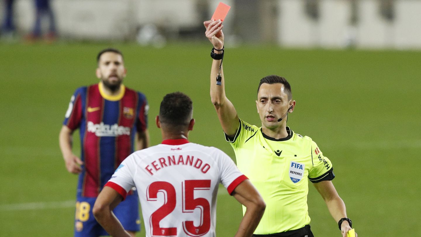 Fernando Reges fue expulsado tras ver la segunda amarilla. (Reuters)