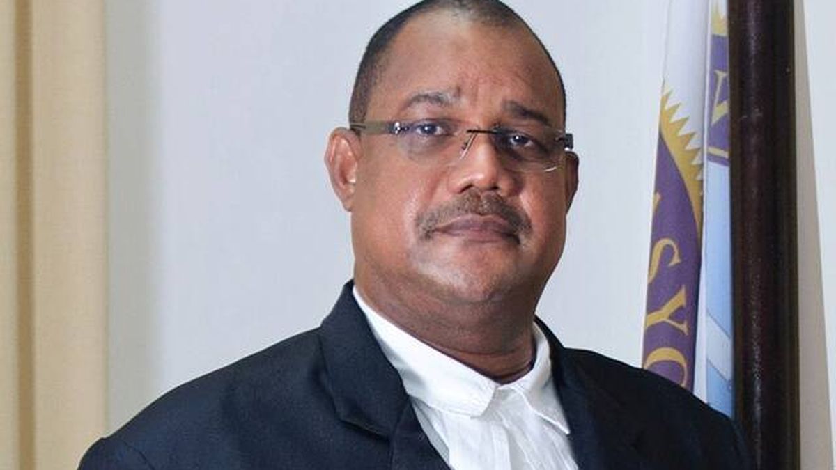 El líder de la oposición de Seychelles es arrestado y acusado de brujería