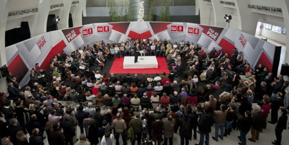 Foto: Solo 20 de los 180 millones que ingresan PP y PSOE provienen de sus militantes