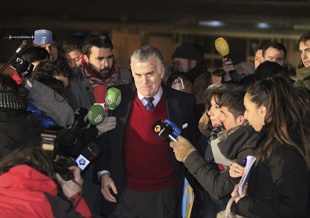 Foto: El extesorero del PP, Luis Bárcenas, sale de la cárcel. (EFE)