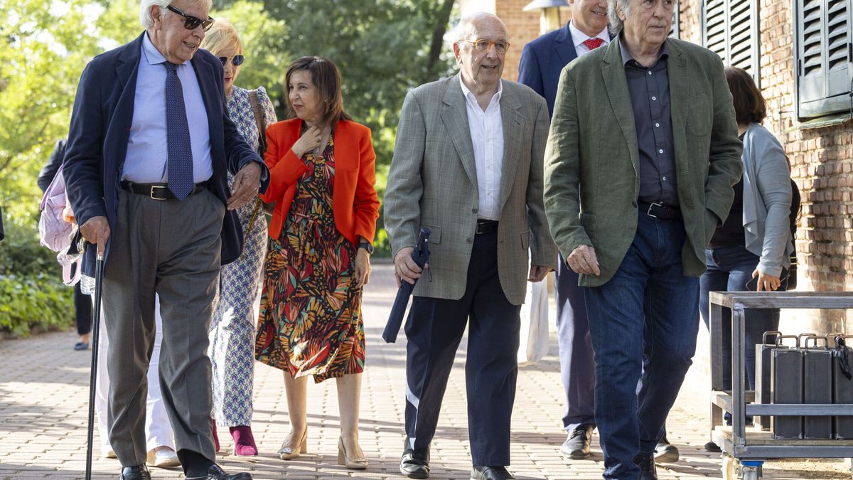 La figura de Rubalcaba reúne a los dos PSOE en un ambiente de tensión soterrada