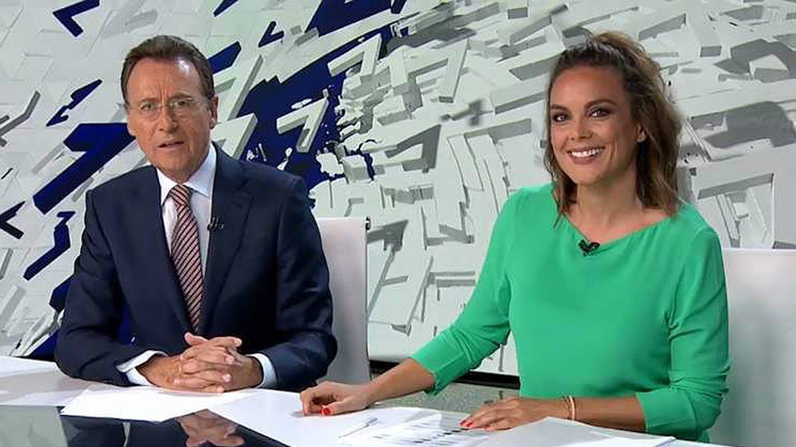 Foto: Matías Prats y Mónica Carrillo, en 'Antena 3 Noticias'. (Antena 3)