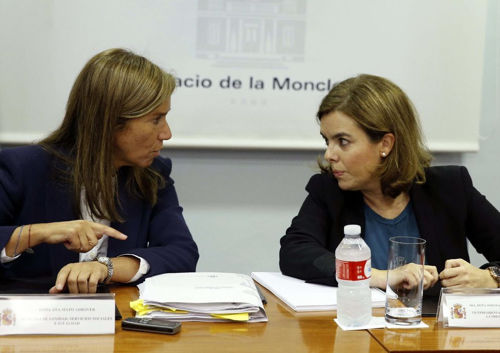 Foto: Reunión del comité especial para la gestión del ébola en España. (Efe)