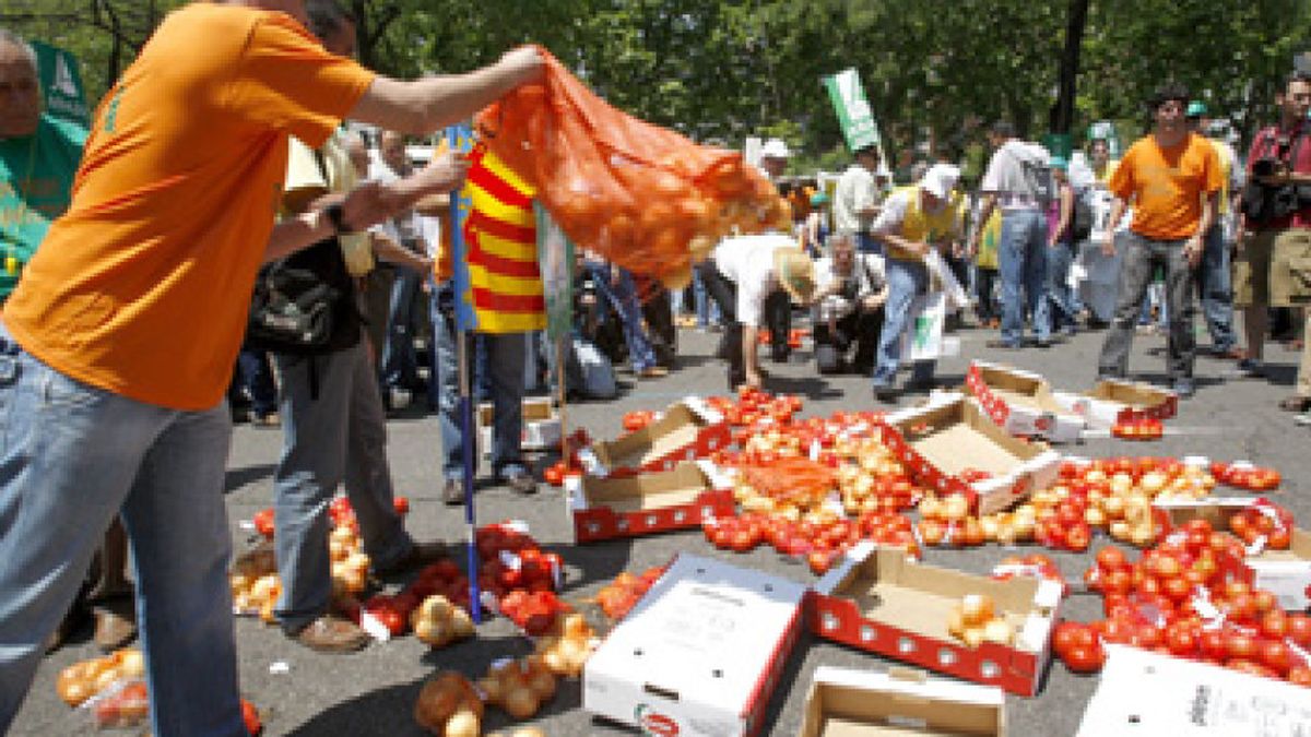 Y ahora los agricultores: toman el centro de Madrid y amenazan con colapsar Cataluña