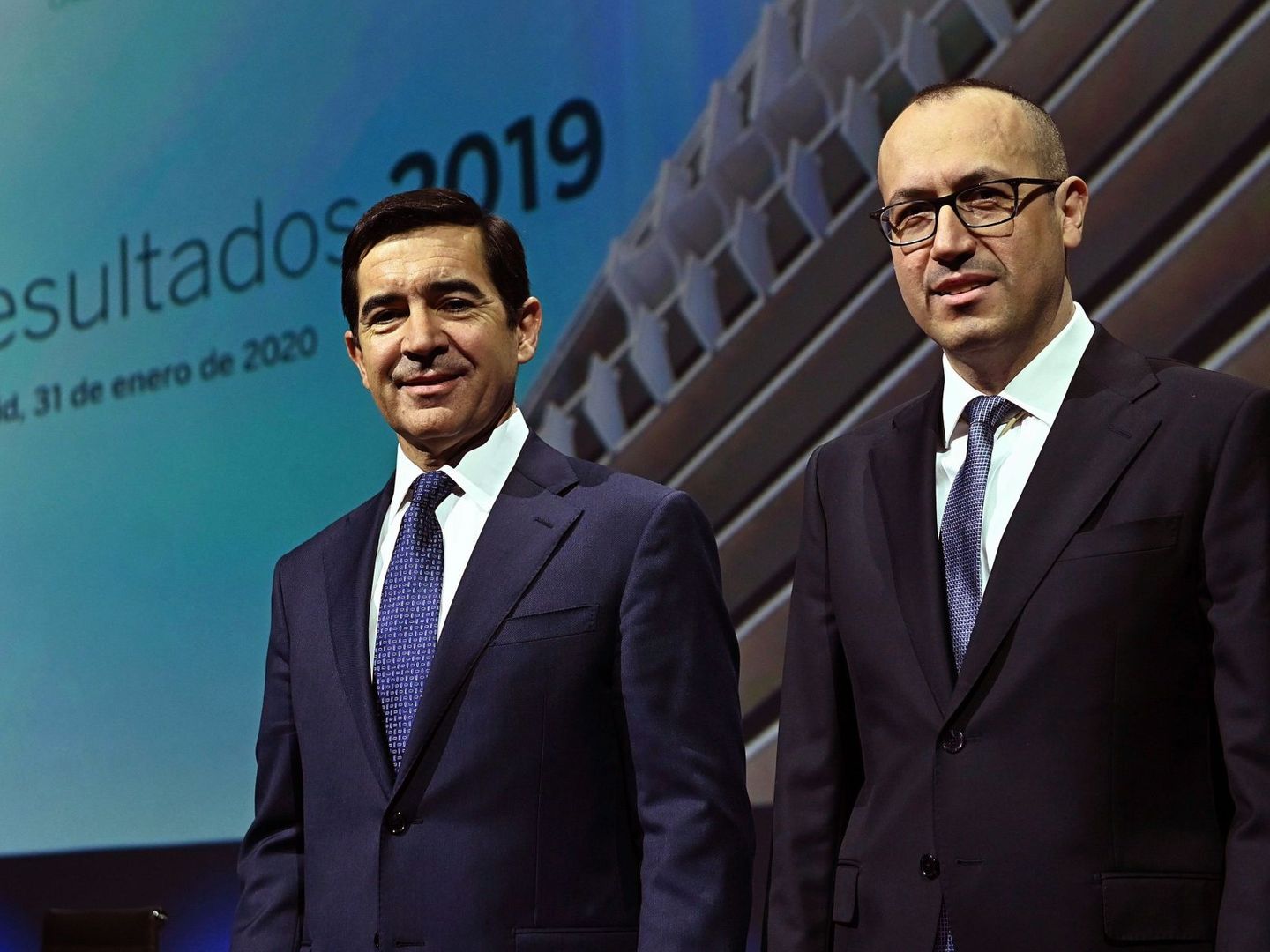 El presidente de BBVA, Torres (i) y el consejero delegado, Genç. (Villar/EFE)