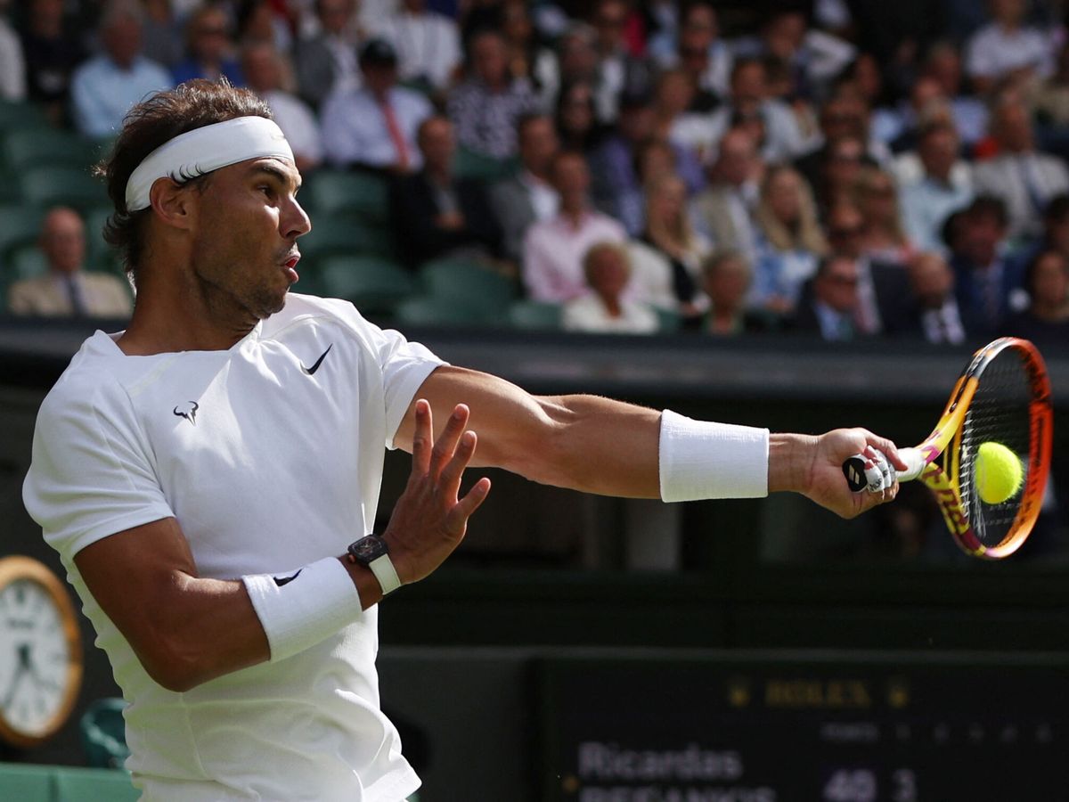 Foto: Nadal, durante el partido de la segunda ronda en Wimbledon. (REUTERS/Paul Childs)