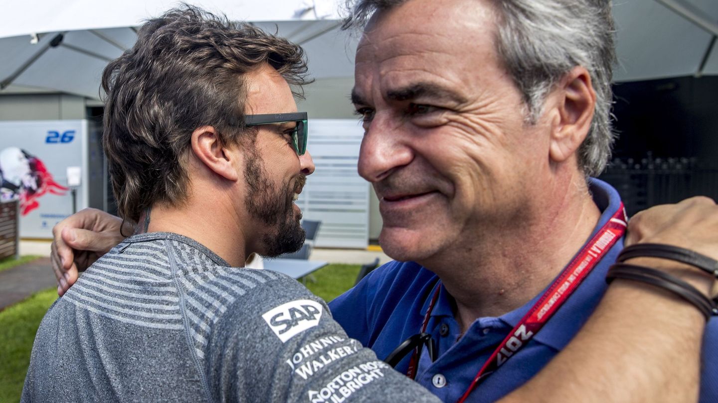 Carlos Sainz podría asesorar a Fernando Alonso si el asturiano decide correr el Dakar. (EFE)