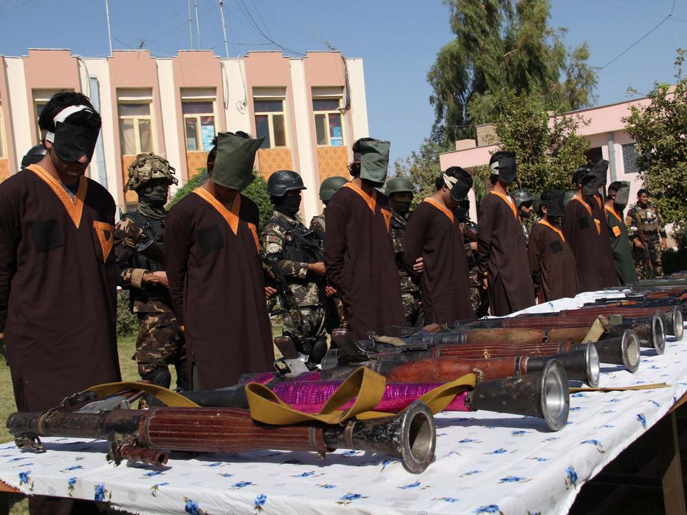 Foto: Sospechosos de terrorismo arrestados en Afganistán. (EFE)