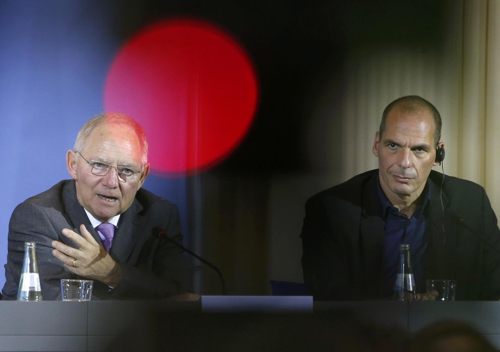 Foto: Wolfgang Schaeuble (ministro de finanzas alemán) y su homólogo griego, Yanis Varufakis (Reuters)