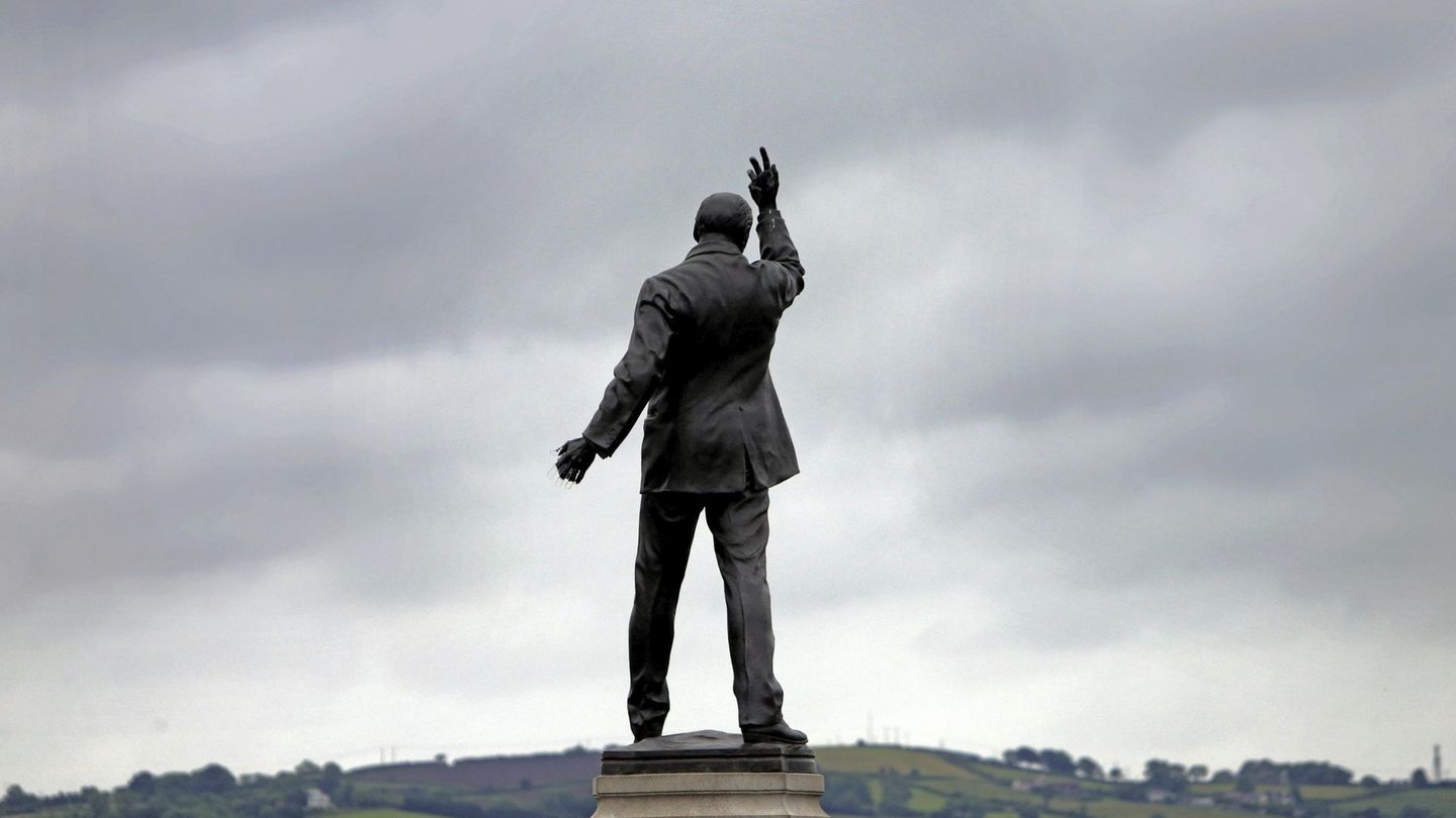 Estatua de lord Edward Carson en los jardines del Parlamento de Stormont en Belfast, Irlanda del Norte.