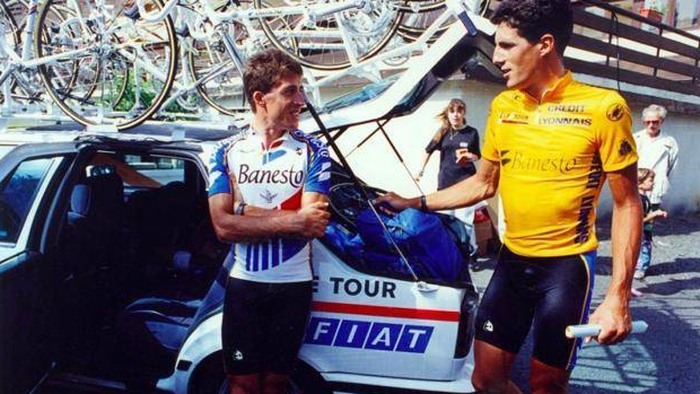 Perico Delgado e Induráin se saludan en el Tour de 1991.