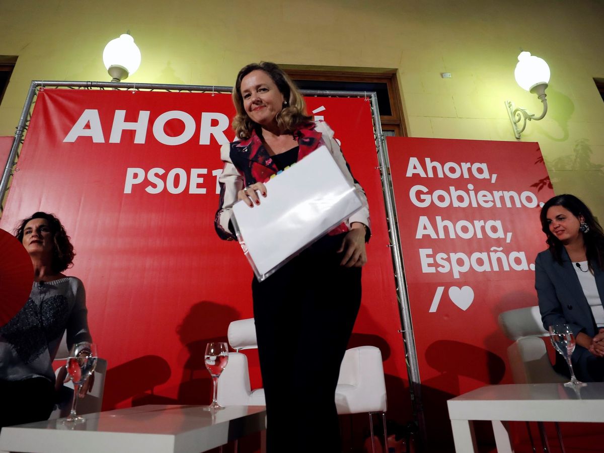 Foto: La ministra de Economía en funciones, Nadia Calviño, en un acto del partido en Valencia. (EFE)