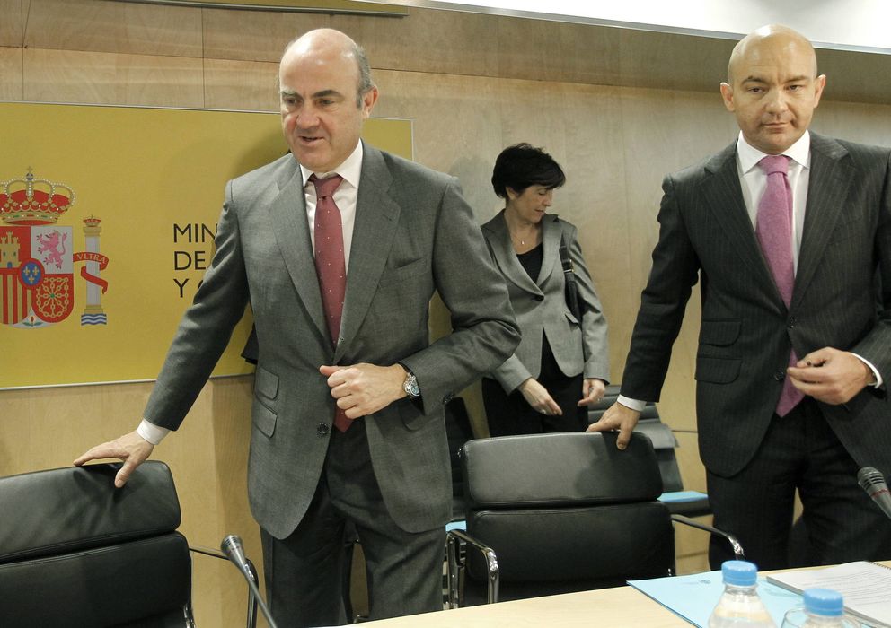Foto: El ministro de Economía y Competitividad, Luis de Guindos (i), y el secretario de Estado de Comercio, Jaime García Legaz (d) (EFE)