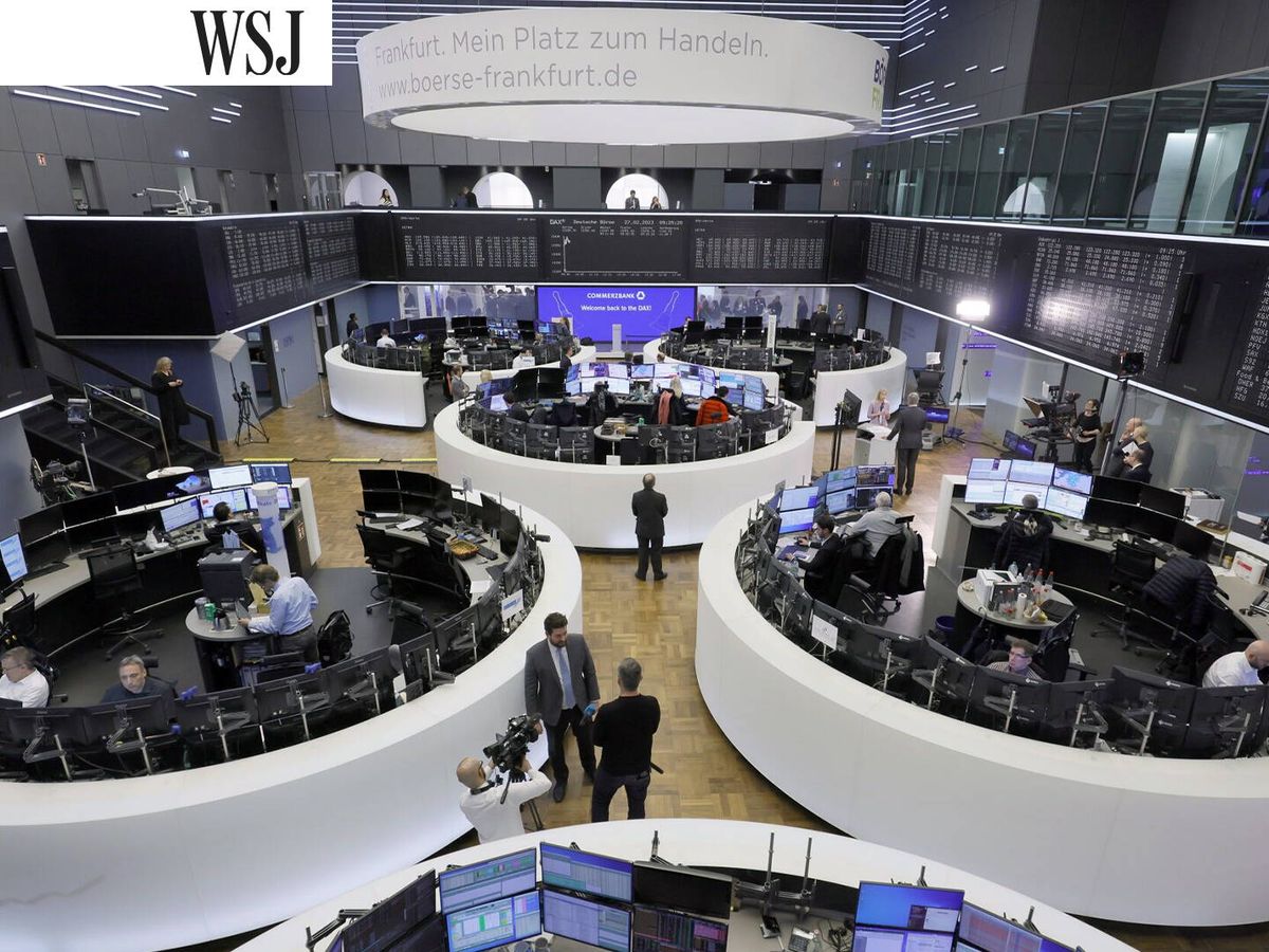 Foto: Panorámica del interior de la Bolsa de Frankfurt, en Alemania. Reuters/Ronald Wittek)