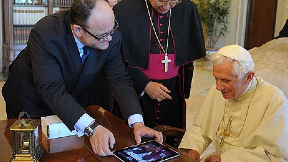 La increíble historia del español que metió al Papa en Twitter