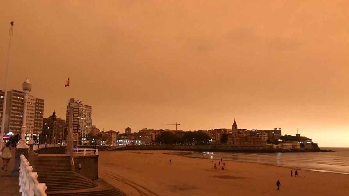 El día que no amaneció en Gijón: los incendios tiñen el cielo de naranja