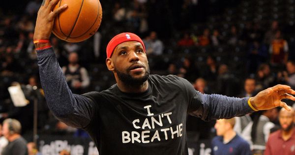 Foto: LeBron James, con una camiseta reivindicativa. (EFE)