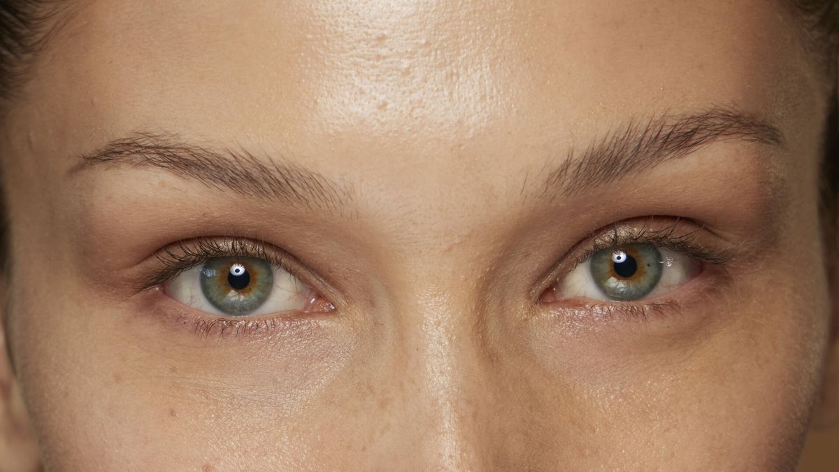 Eyeliner transparente: un efecto lifting apto para todas las miradas