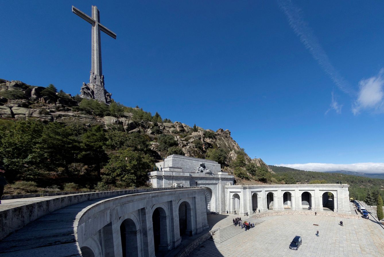 El Valle de los Caídos, durante la exhumación de Franco. (Reuters)