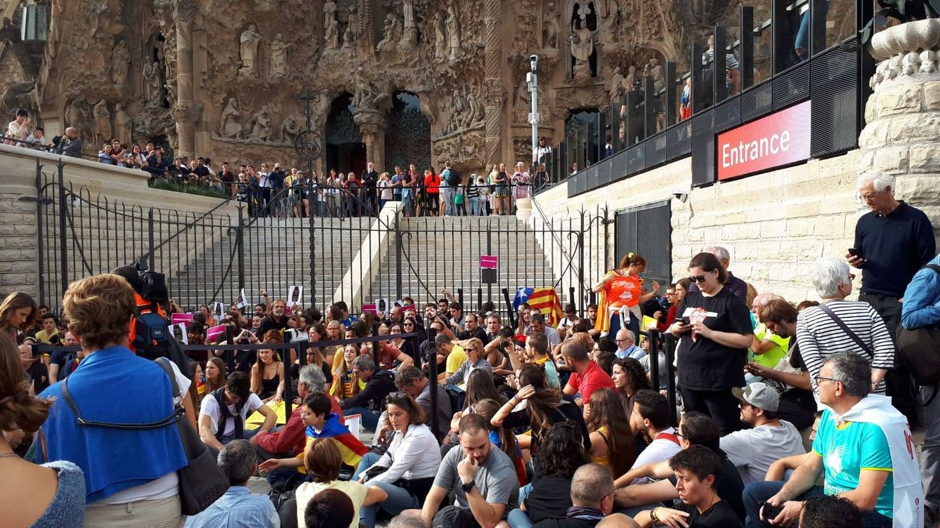 Foto:  Protesta ante la Sagrada Familia este viernes. (R.M.)