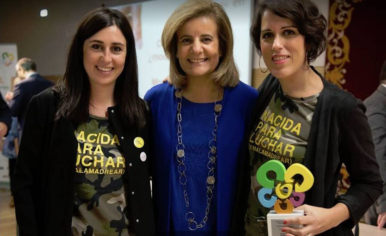 El Club Malas Madres fue premiado en 2015 por la ministra Fátima Báñez. (Club Malas Madres)