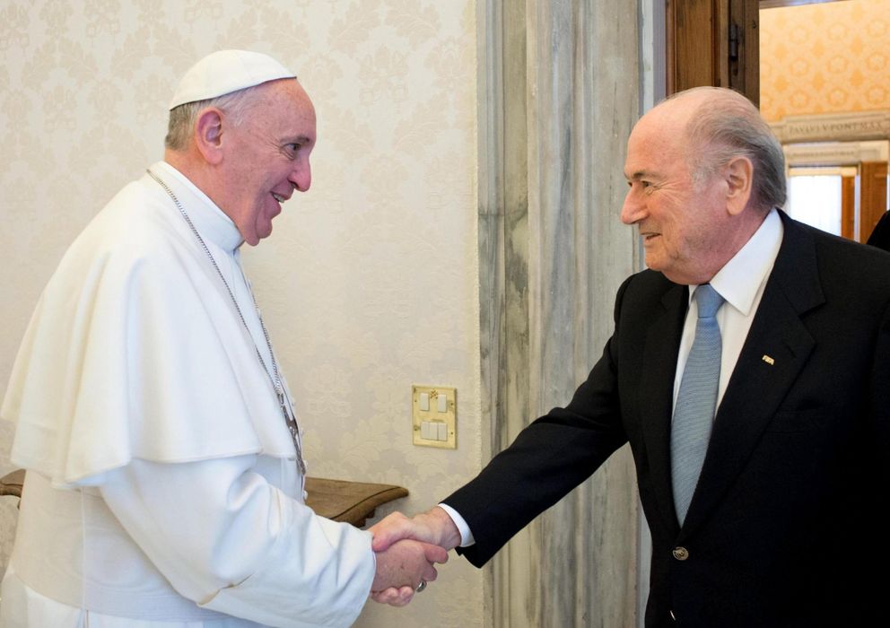 Foto: El Papa Francisco recibe al presidente de la FIFA, Joseph Blatter, este viernes.