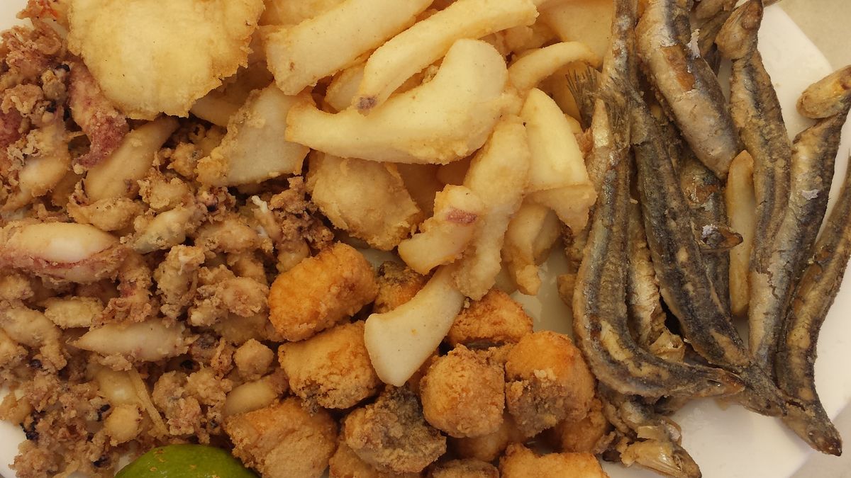 Chiringuito Cherengueti, frituras, plancha y marisco junto al mar, en Mazagón