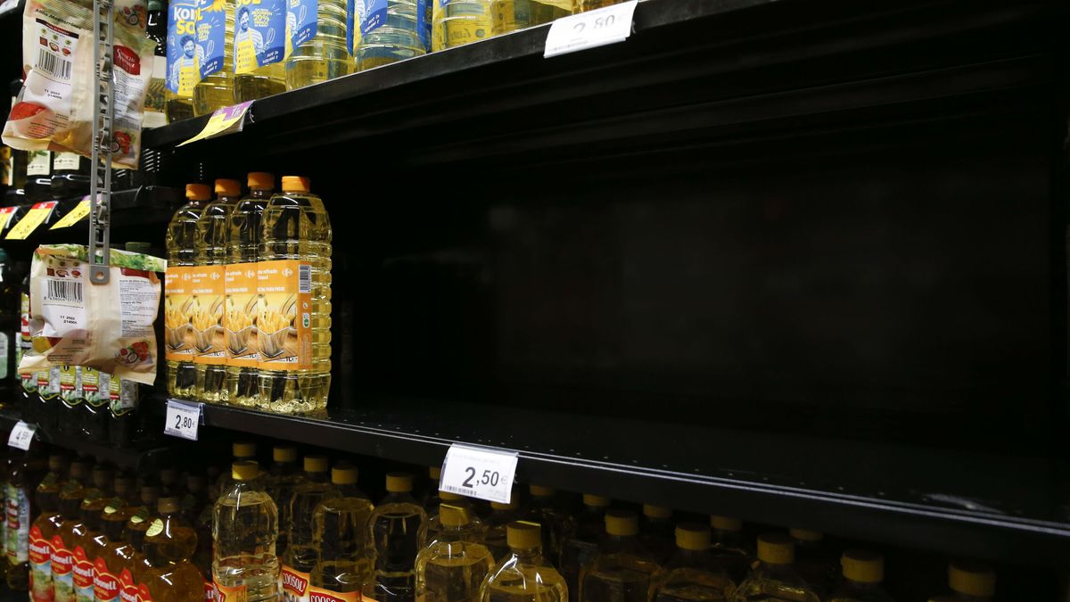 Las asociaciones de consumidores piden calma: "No debería faltar aceite de girasol"