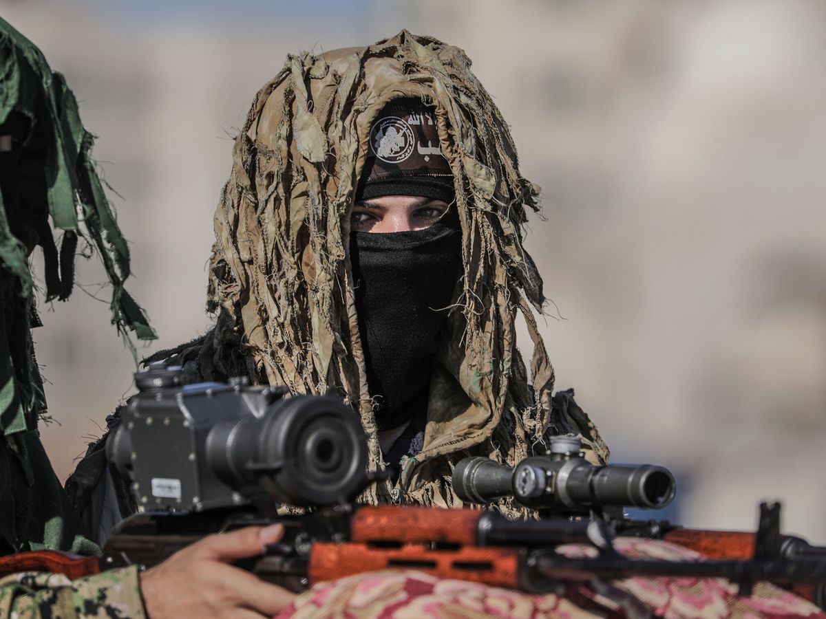 Foto: Un soldado de una brigada de Hamás, en una imagen de archivo. (EFE/M. Saber)