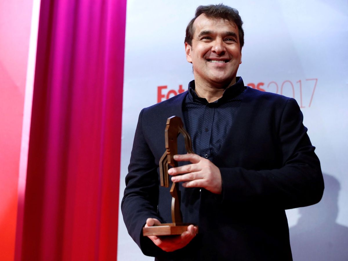 Foto: Luis Merlo recibiendo el premio al mejor actor de teatro en los Premios Fotogramas de 2018. (EFE/JuanJo Martín)