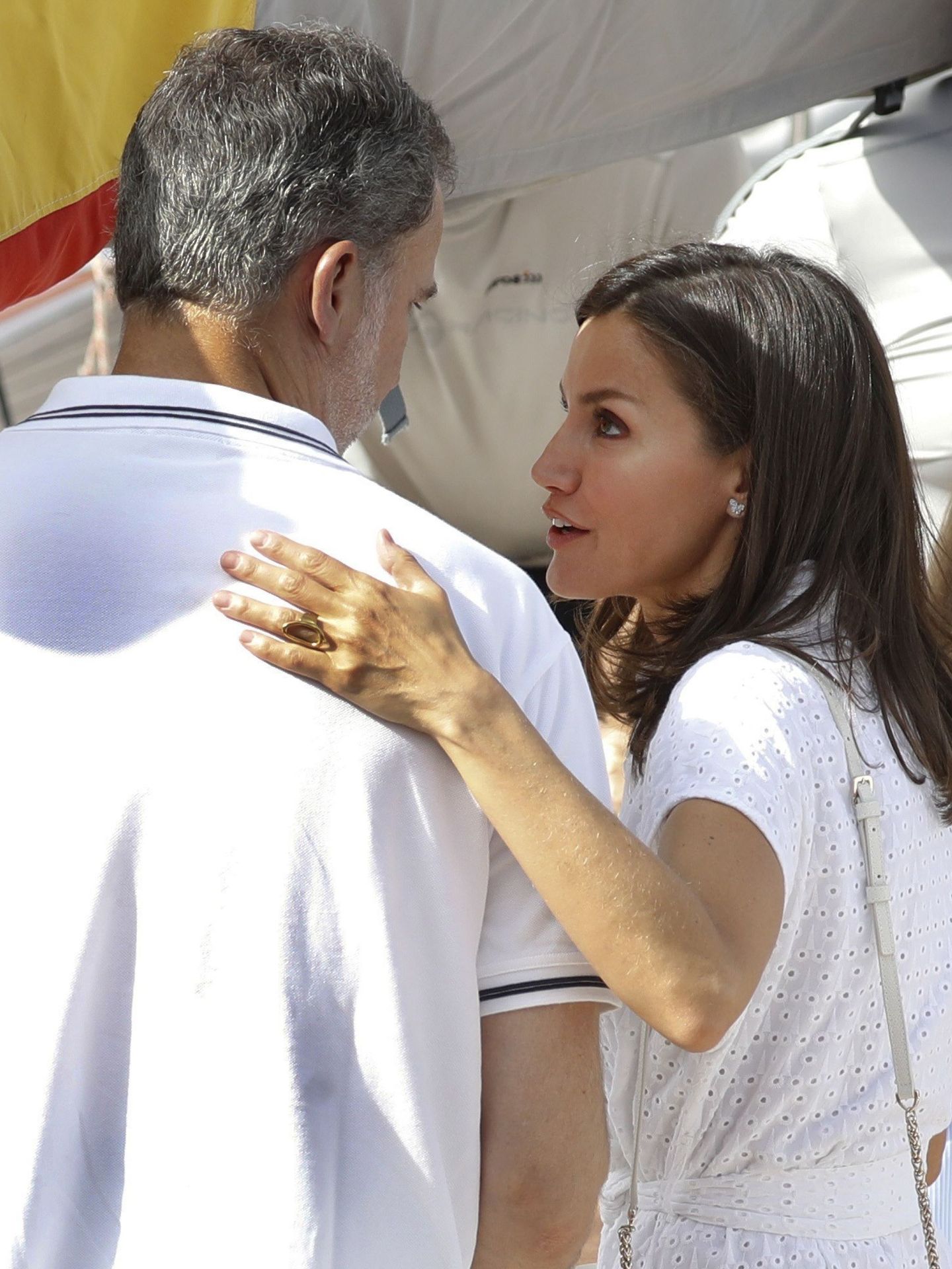 Felipe VI y la reina Letizia, a su llegada al Real Club Náutico de Palma en 2019. (EFE/Ballesteros)