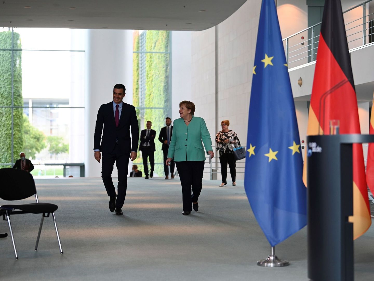 Sánchez, junto a la canciller alemana, Angela Merkel. (EFE)