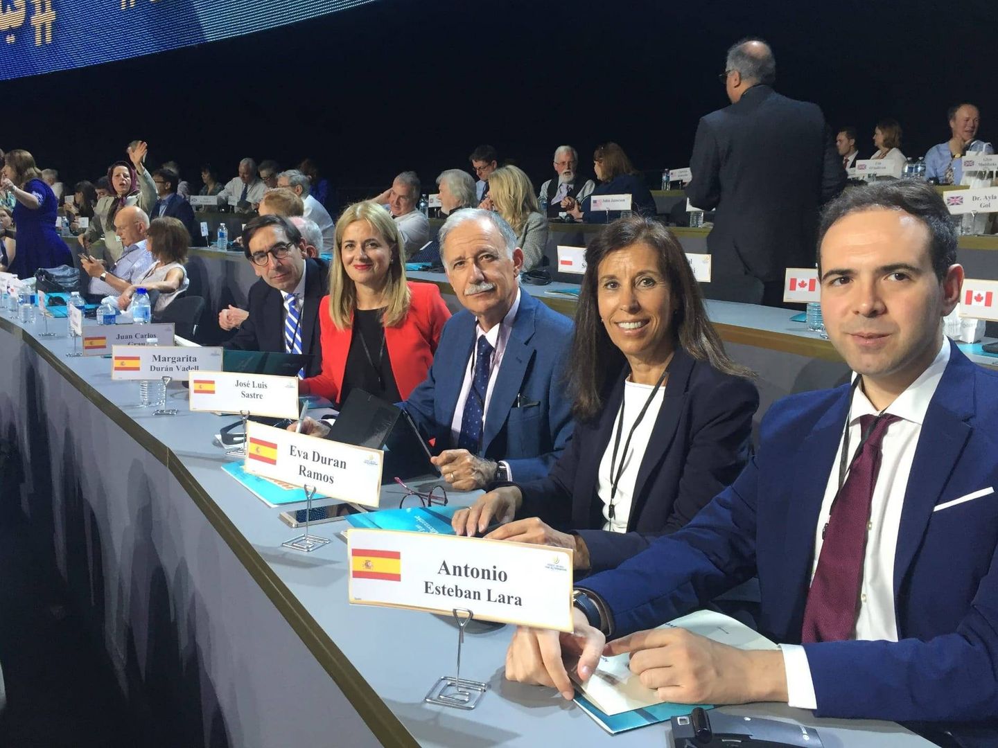 Algunos de los asistentes españoles al CNRI en 2018: (i-d) Juan Carlos Grau, exdiputado por Menorca; Gari Durán, exsenadora por Mallorca; José Luis Sastre, exsenador por Ceuta; Eva Durán, exdiputada por Madrid; Antonio Esteban Lara, concejal de distrito.