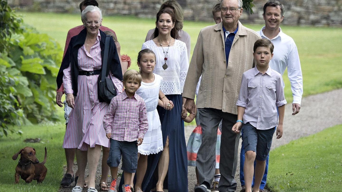 Foto de familia de la realeza danesa. (Reuters)