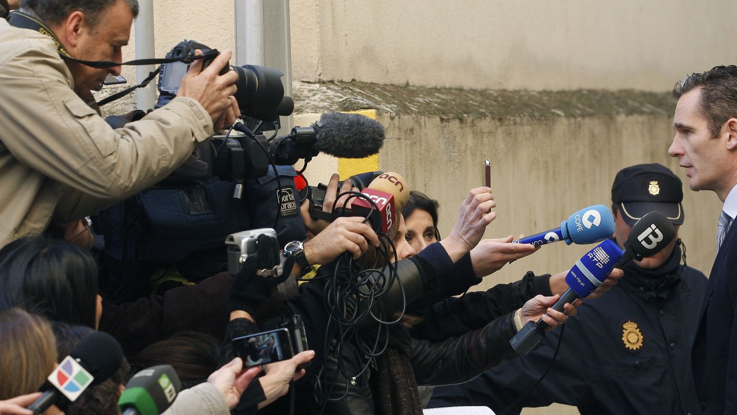 Urdangarin atendiendo a los medios tras declarar en Palma en febrero de 2012 (Gtres)